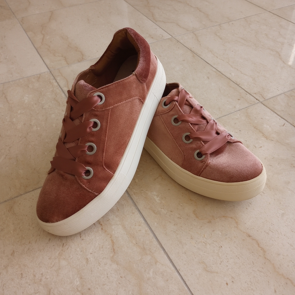 STEVE MADDEN GATOR Platform Sneakers Velvet Blush 9.5